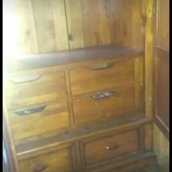 Wardrobe - Picture 2 of 2